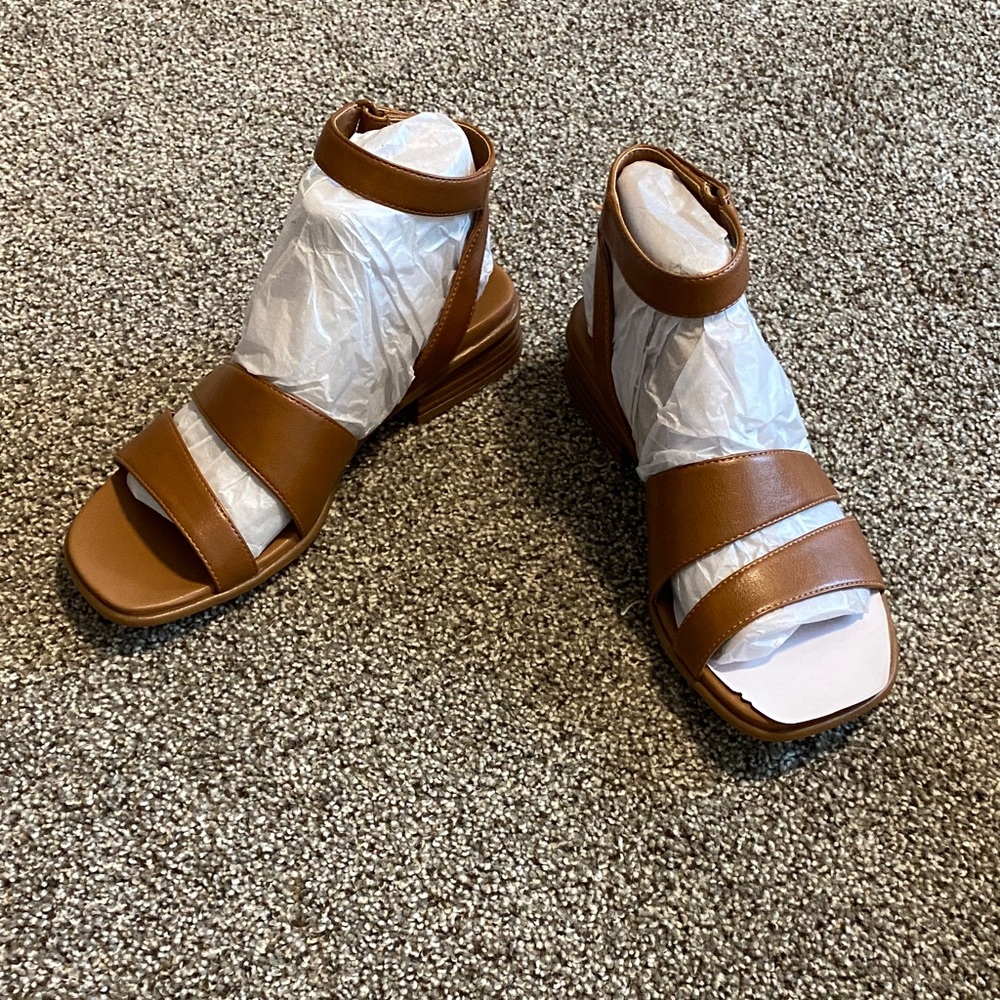 Naturalizer Brown Strappy Sandals